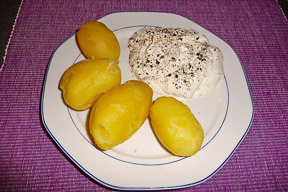 Pellkartoffeln mit Kräuterquark