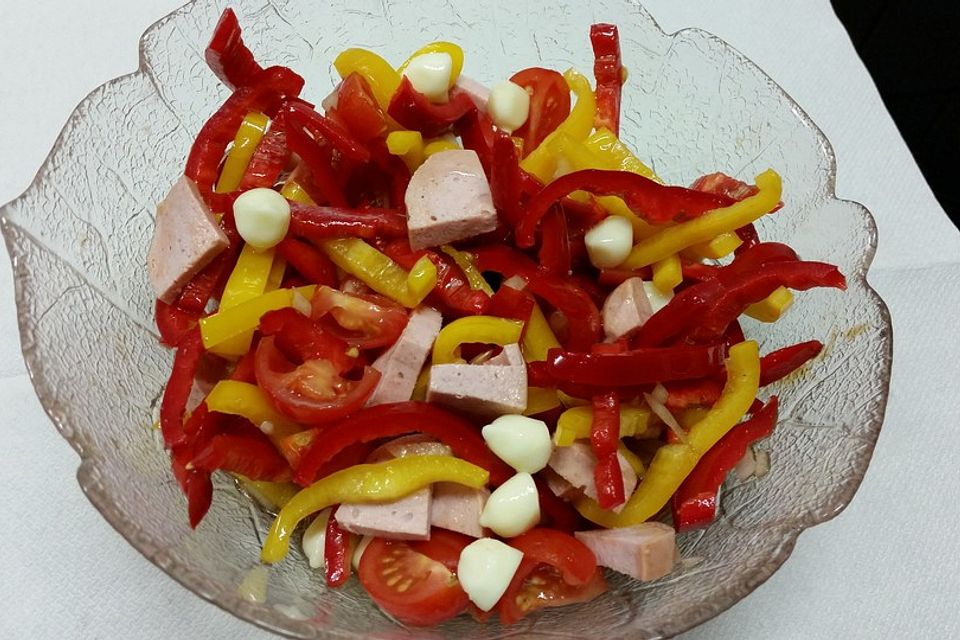 Bunter Tomaten - Paprika Salat