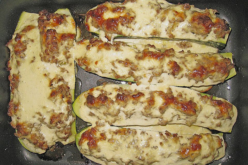 Gefüllte Zucchini