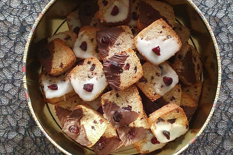 Mandelplätzchen mit Cranberries