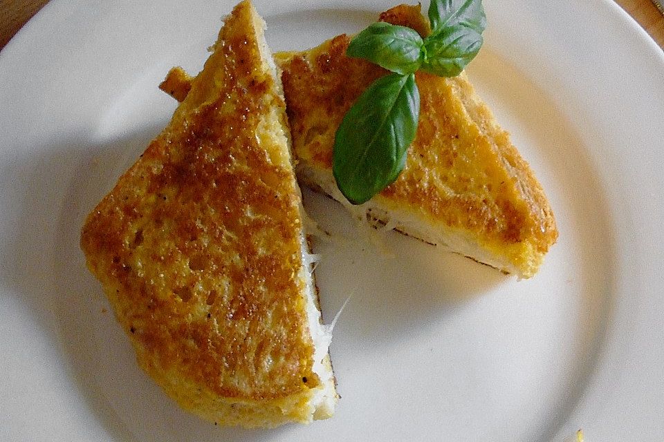 Gebackenes Mozzarellasandwich