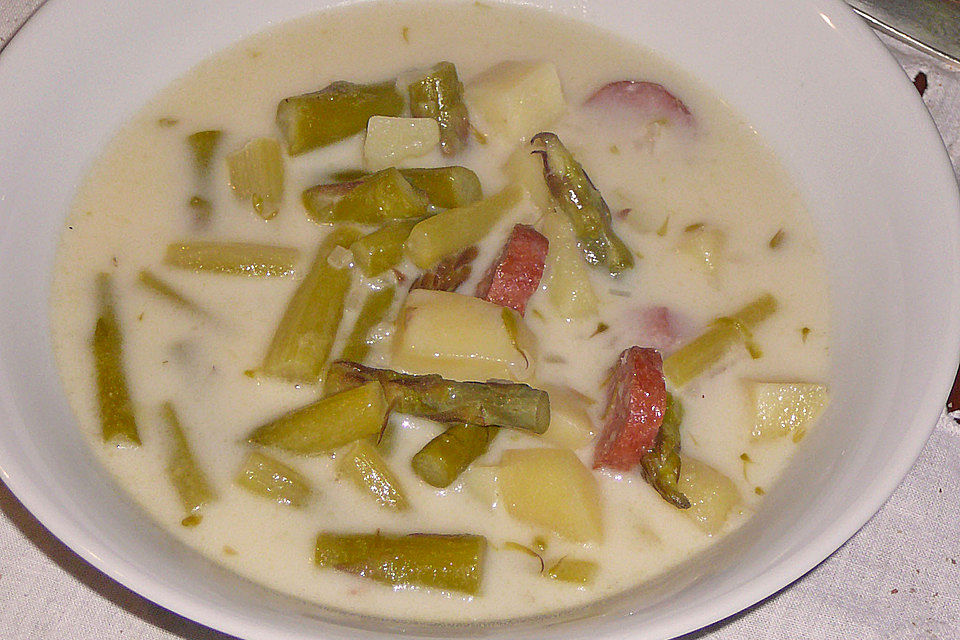 Spargel-Suppentopf mit Mettwurst