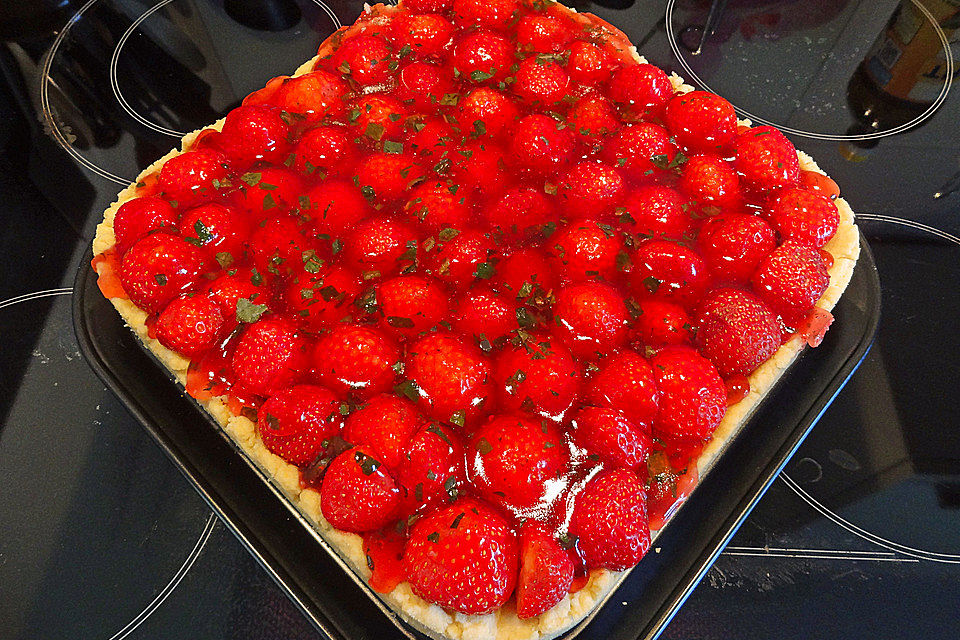 Erdbeerkuchen mit Mürbteigboden