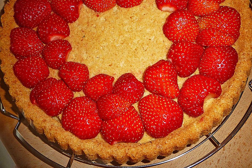 Erdbeerkuchen mit Mürbteigboden