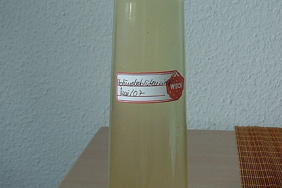 Holunderblütensirup à la Mama