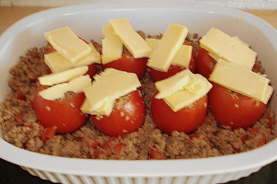 Gefüllte Tomaten mit Hackfleisch