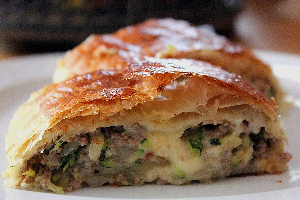 Zucchini - Strudel mit Hackfleisch