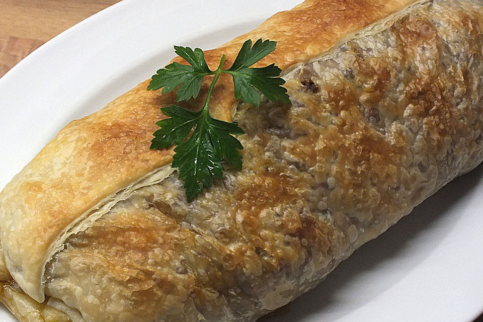 Zucchini - Strudel mit Hackfleisch