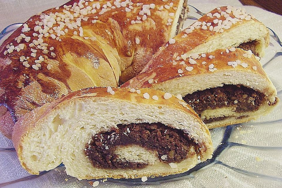 Nuss - Marzipan Rolle