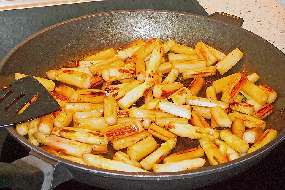 Gebratener Spargel mit Kürbiskernöl