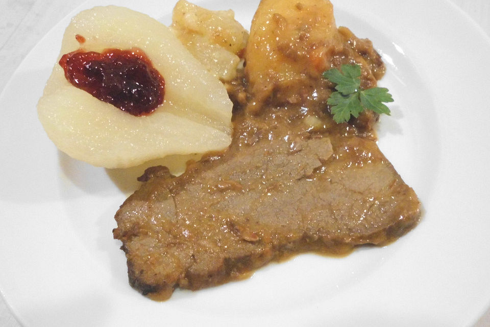 Hirschbraten in Rotwein - Johannisbeersauce