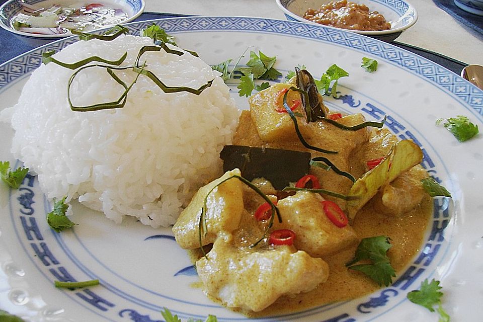 Gelbes Fischcurry mit Wachskürbis