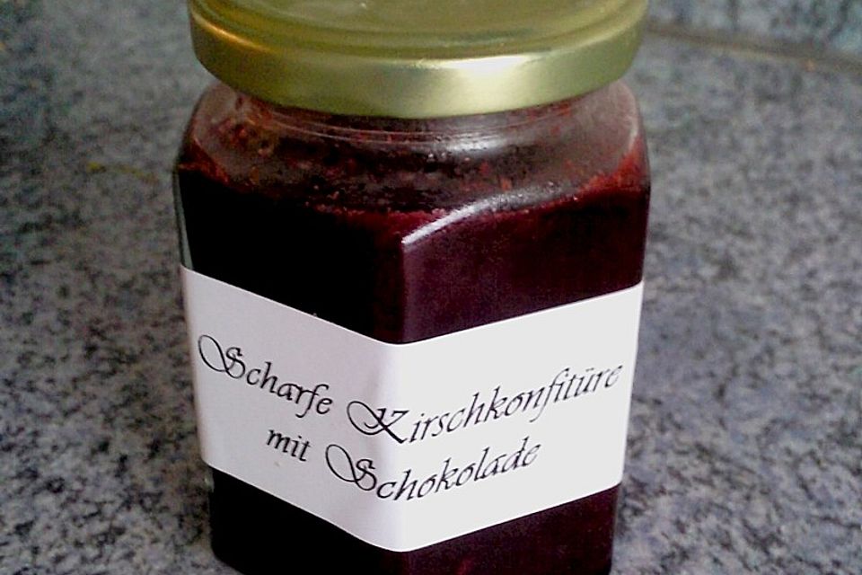 Scharfe Kirschkonfitüre mit Schokolade