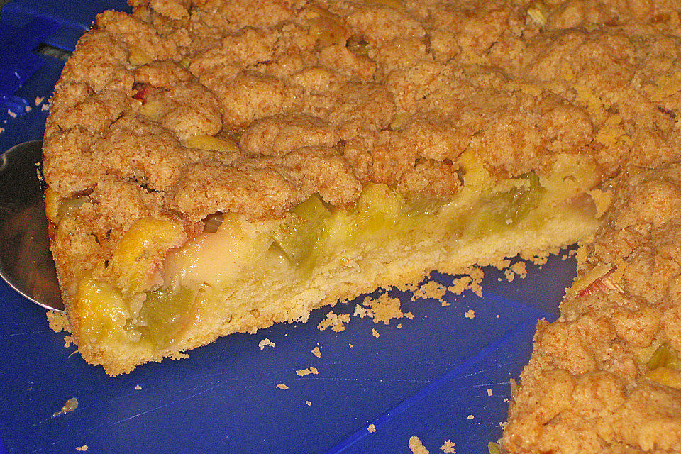 Rhabarberkuchen mit Streusel