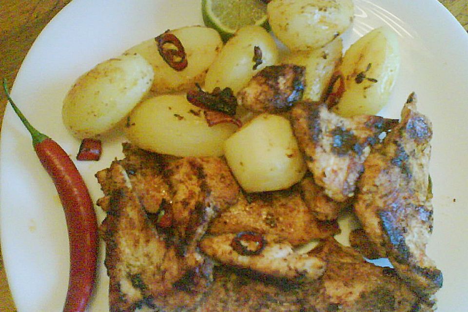 Scharfe Putenschnitzel mit Salzkartoffeln