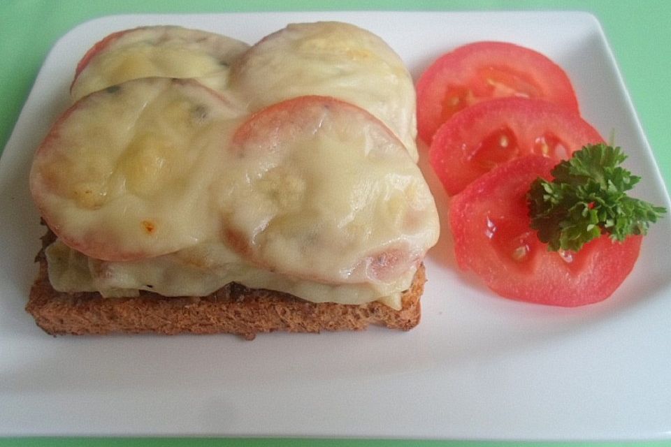 Rindergehacktes auf Brot