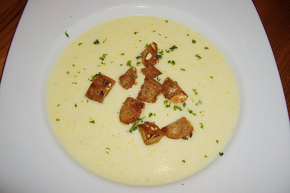 Gelbe Zucchini - Käse - Suppe