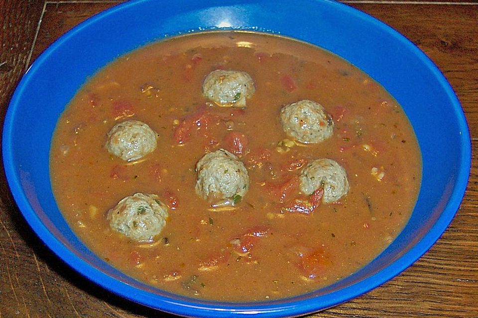 Tomatensuppe mit Fleischklösschen