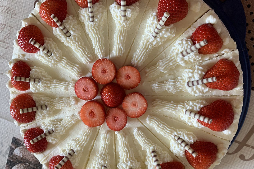 Erdbeertorte mit Vanille - Sahnecreme