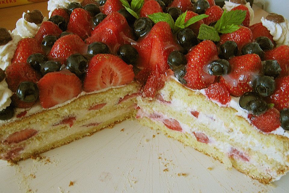 Erdbeertorte mit Vanille - Sahnecreme