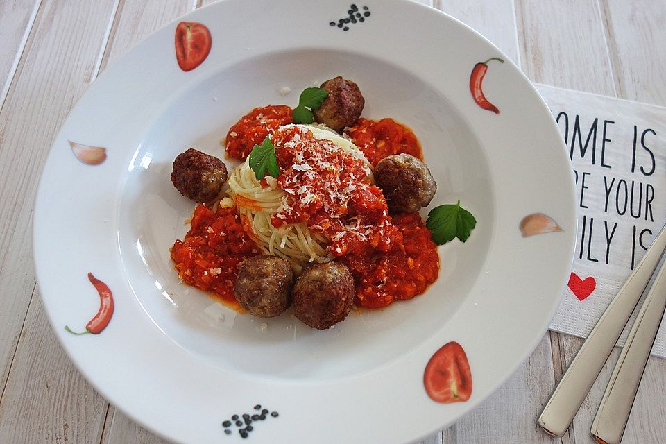 Spaghetti mit Tomatensugo