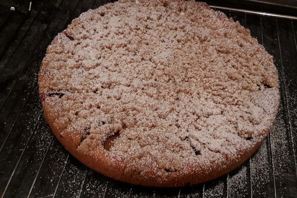 Pflaumenkuchen mit Streuseln