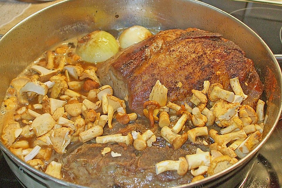 Schweinebraten mit Pilzen