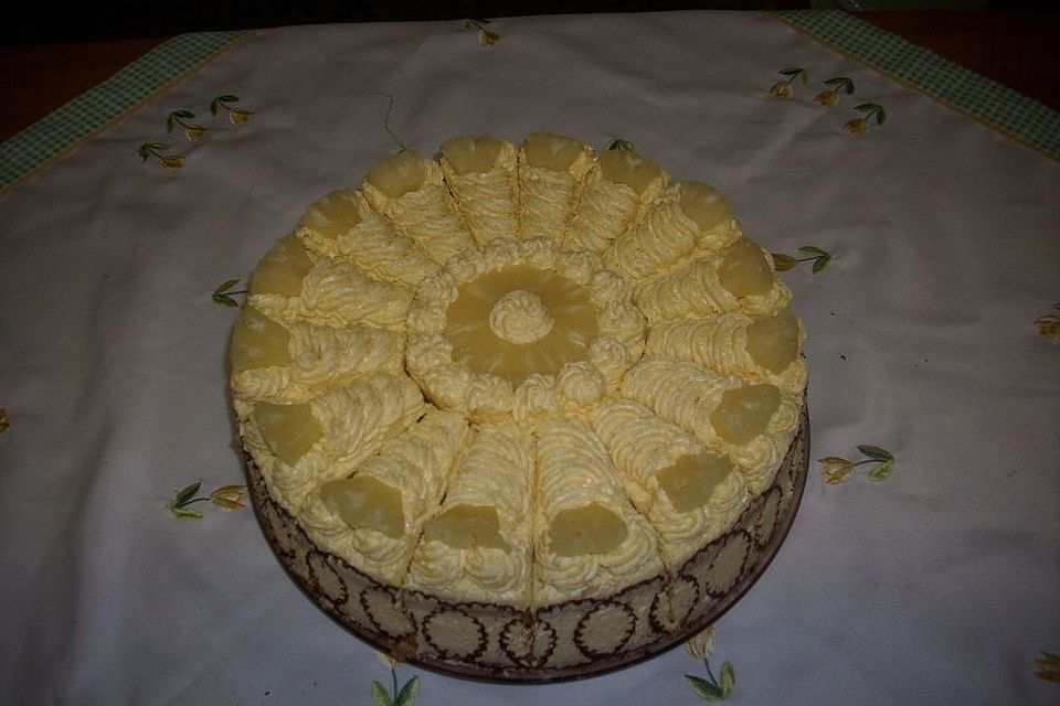 Ananas - Buttercremetorte