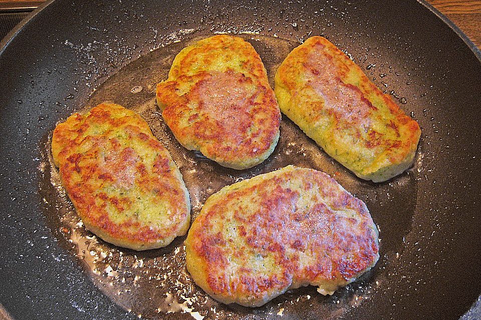 Kartoffelplätzchen mit Hackfleischfüllung