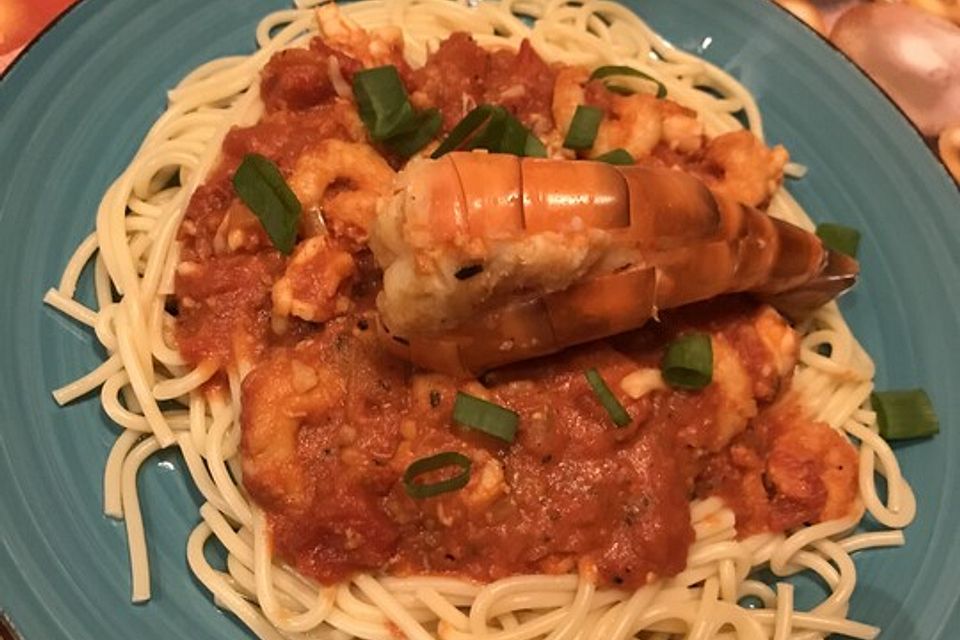 Spaghetti mit Garnelen - Tomatensauce