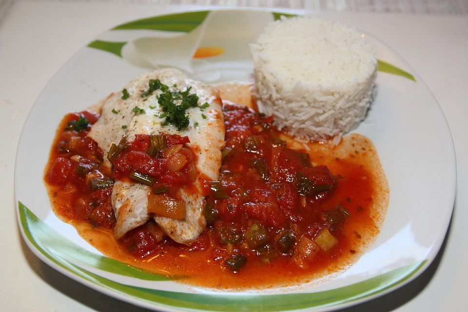 Rotbarschfilet in Tomatensauce