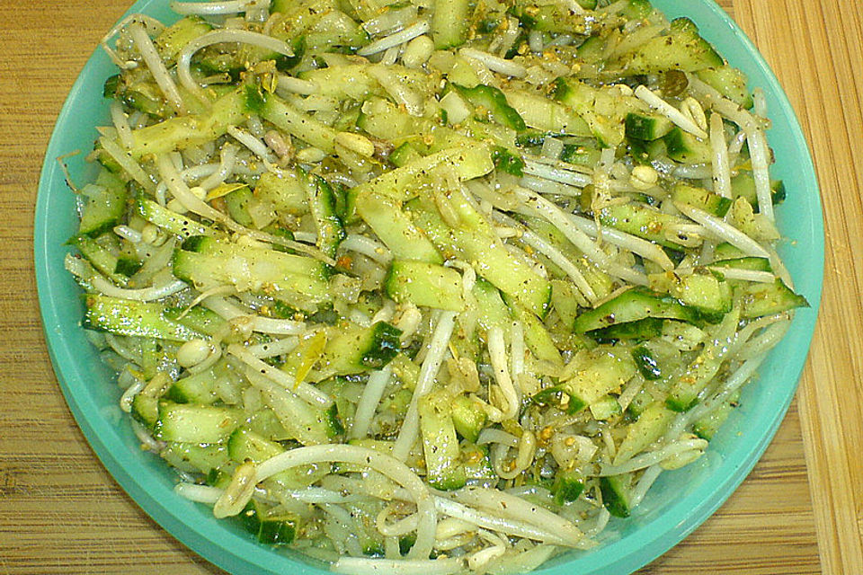 Gurken - Sprossen - Salat