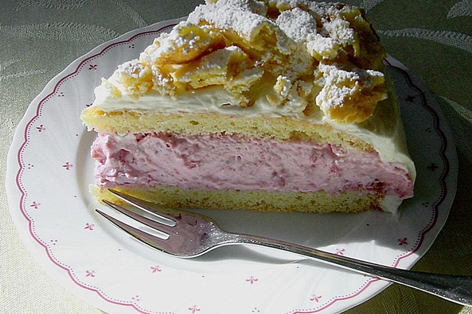 Himbeertorte mit Schneeflocken