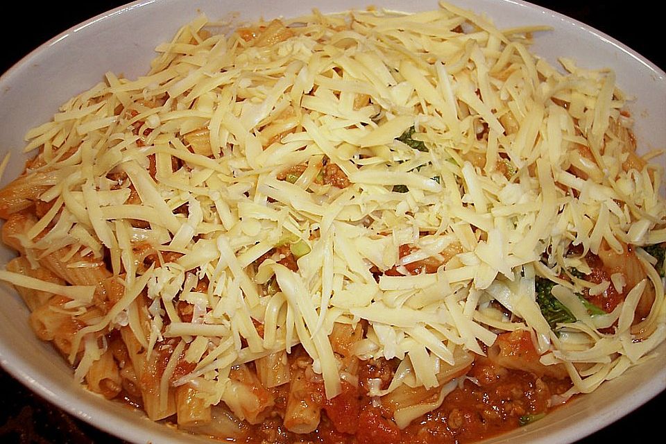 Überbackener Nudel - Bolognese - Auflauf