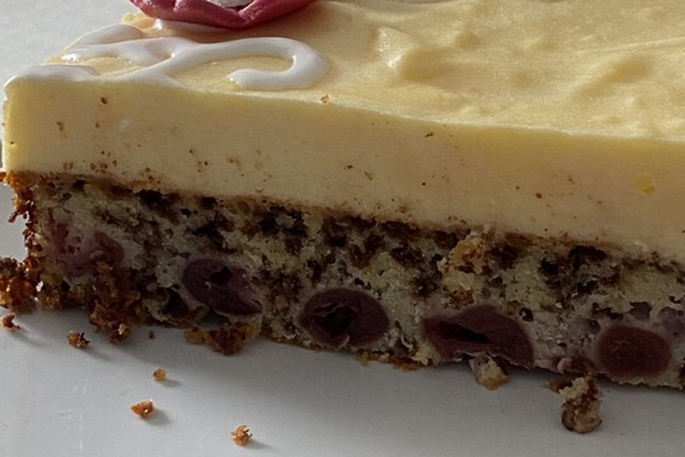 Eierlikör - Torte mit Sauerkirschen