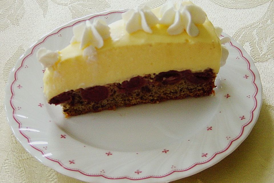 Eierlikör - Torte mit Sauerkirschen