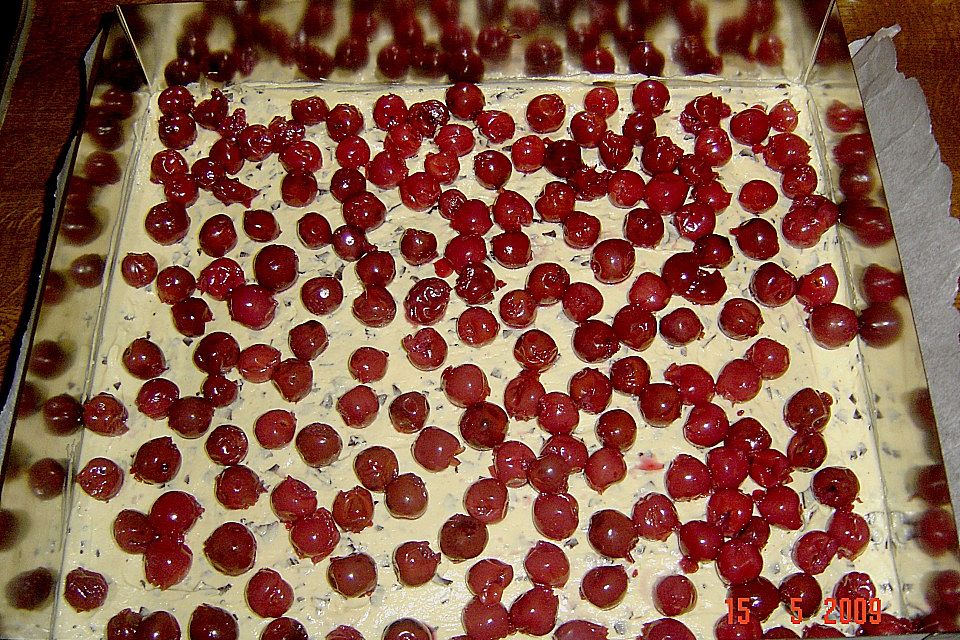 Eierlikör - Torte mit Sauerkirschen