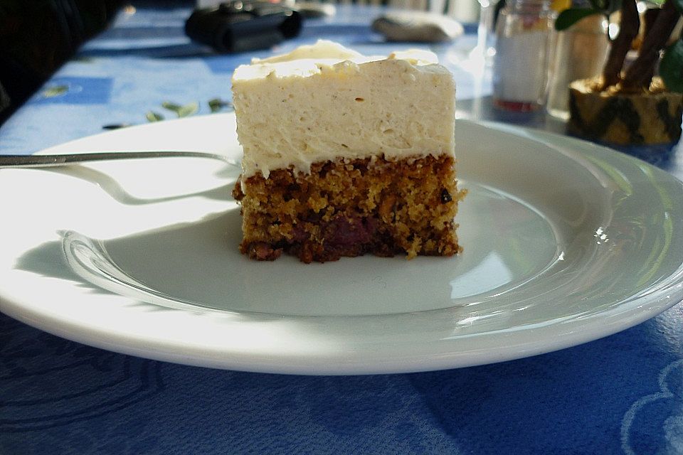 Eierlikör - Torte mit Sauerkirschen