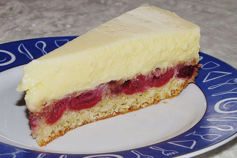 Eierlikör - Torte mit Sauerkirschen