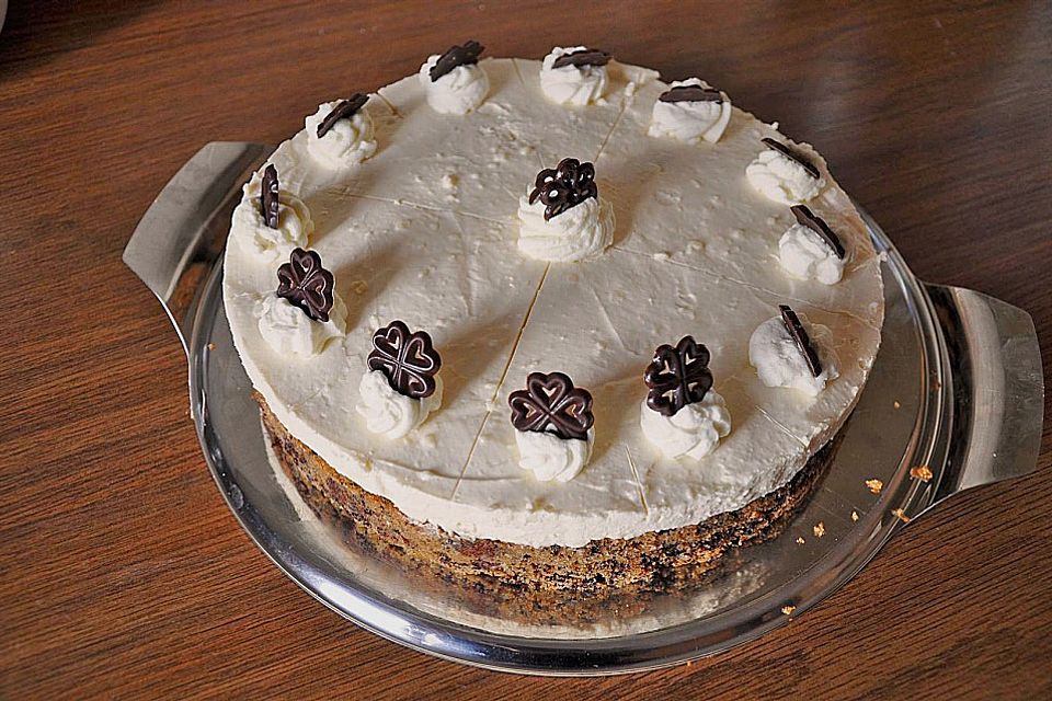 Eierlikör - Torte mit Sauerkirschen