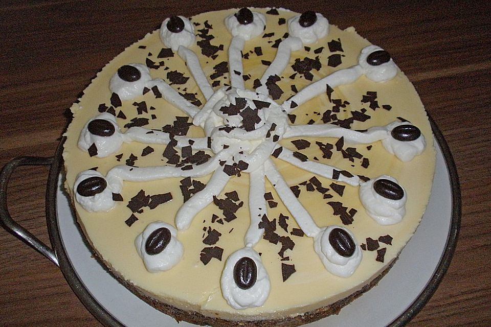 Eierlikör - Torte mit Sauerkirschen