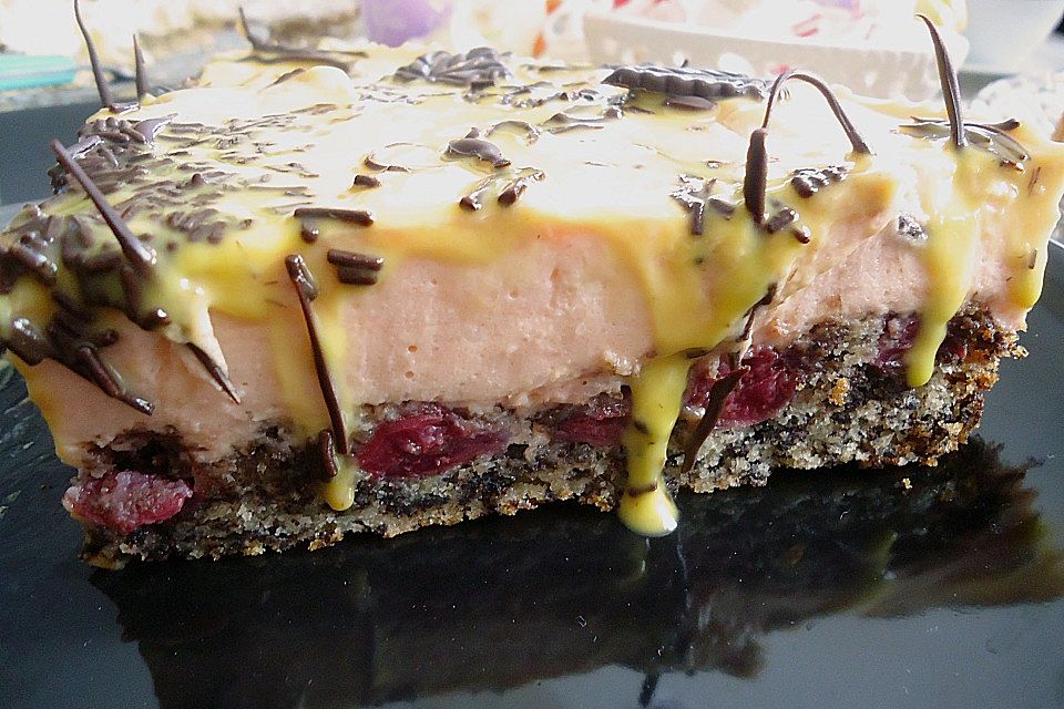 Eierlikör - Torte mit Sauerkirschen