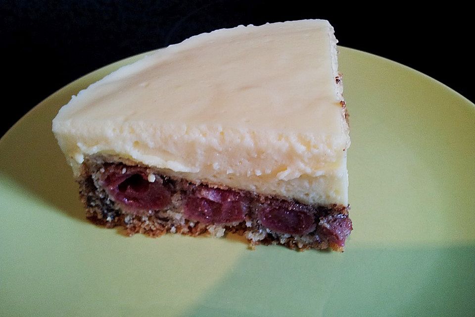 Eierlikör - Torte mit Sauerkirschen