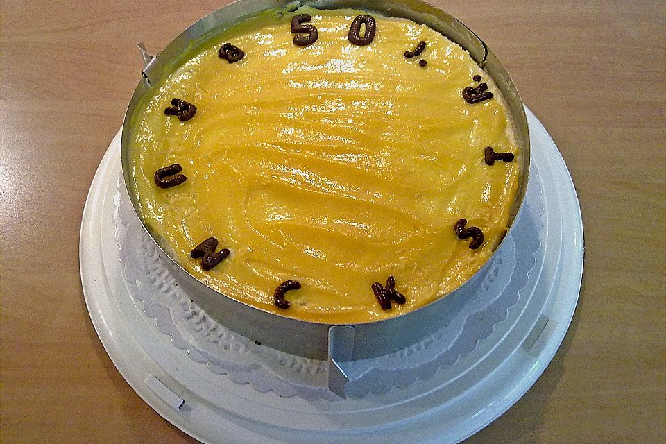 Eierlikör - Torte mit Sauerkirschen