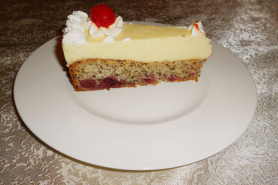 Eierlikör - Torte mit Sauerkirschen