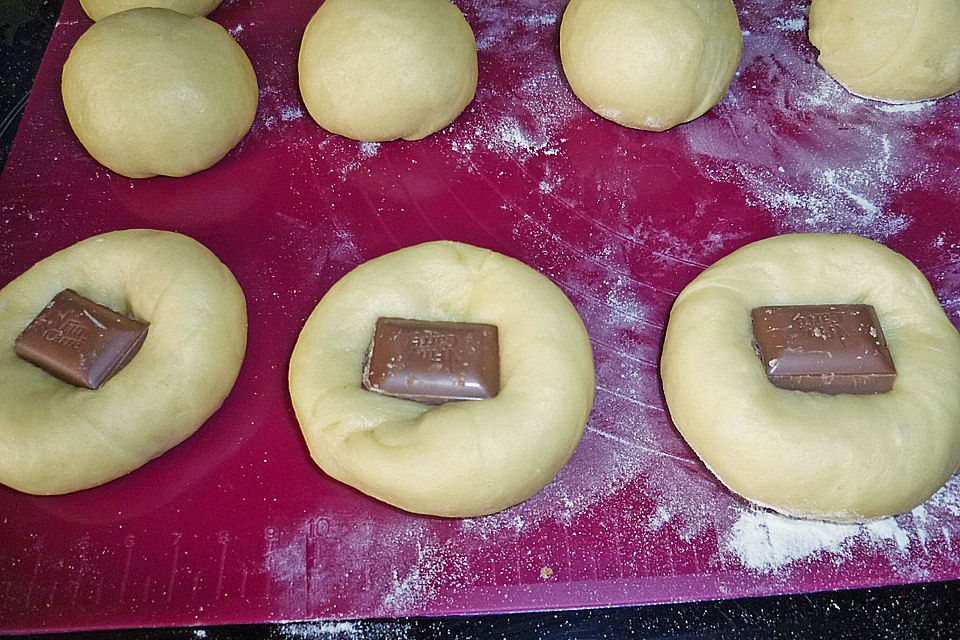 Krapfen mit Schokoladenfüllung