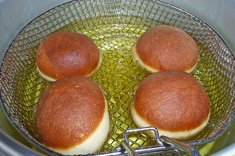 Krapfen mit Schokoladenfüllung