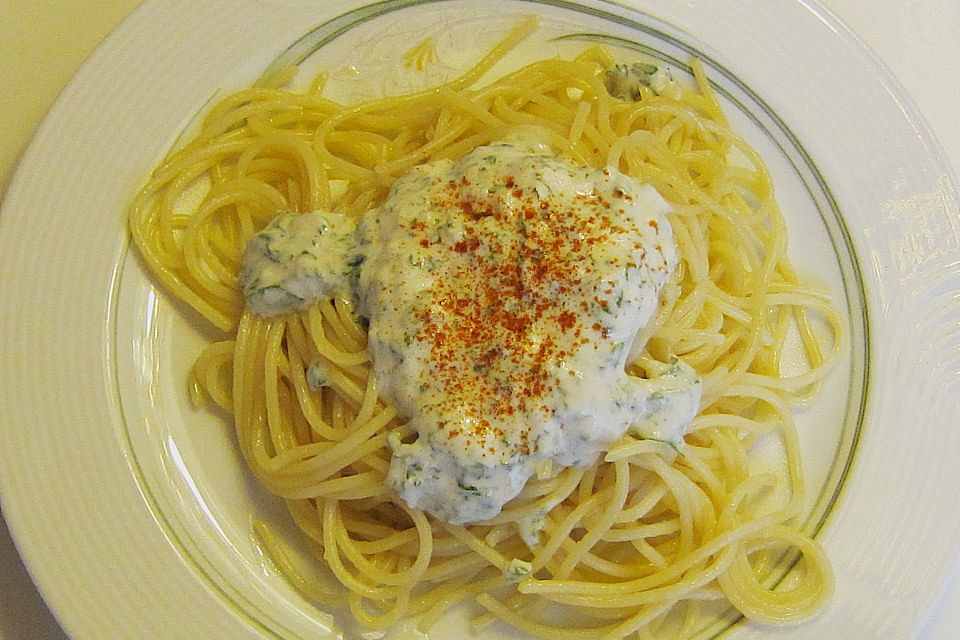 Spaghetti mit Joghurtsauce