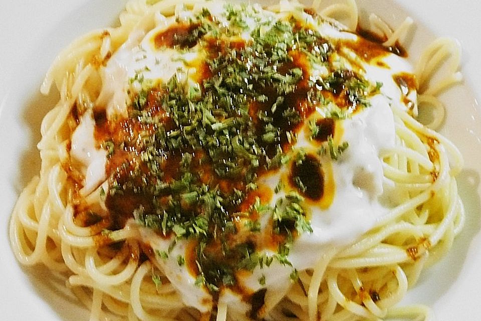 Spaghetti mit Joghurtsauce