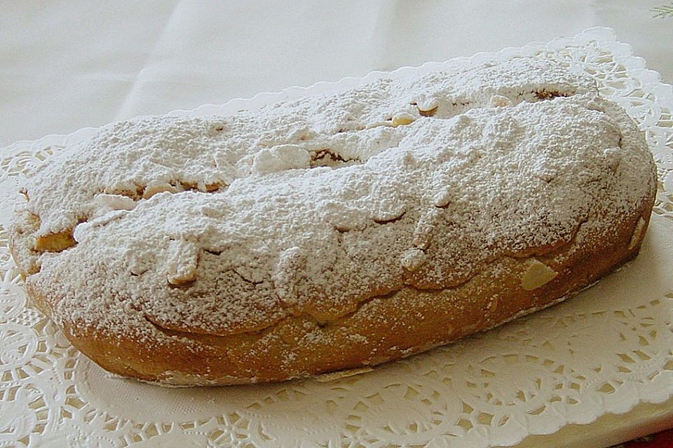 Pflaumen - Marzipan - Stollen